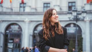 María Isabel Meneses frente al Teatro Real de Madrid.