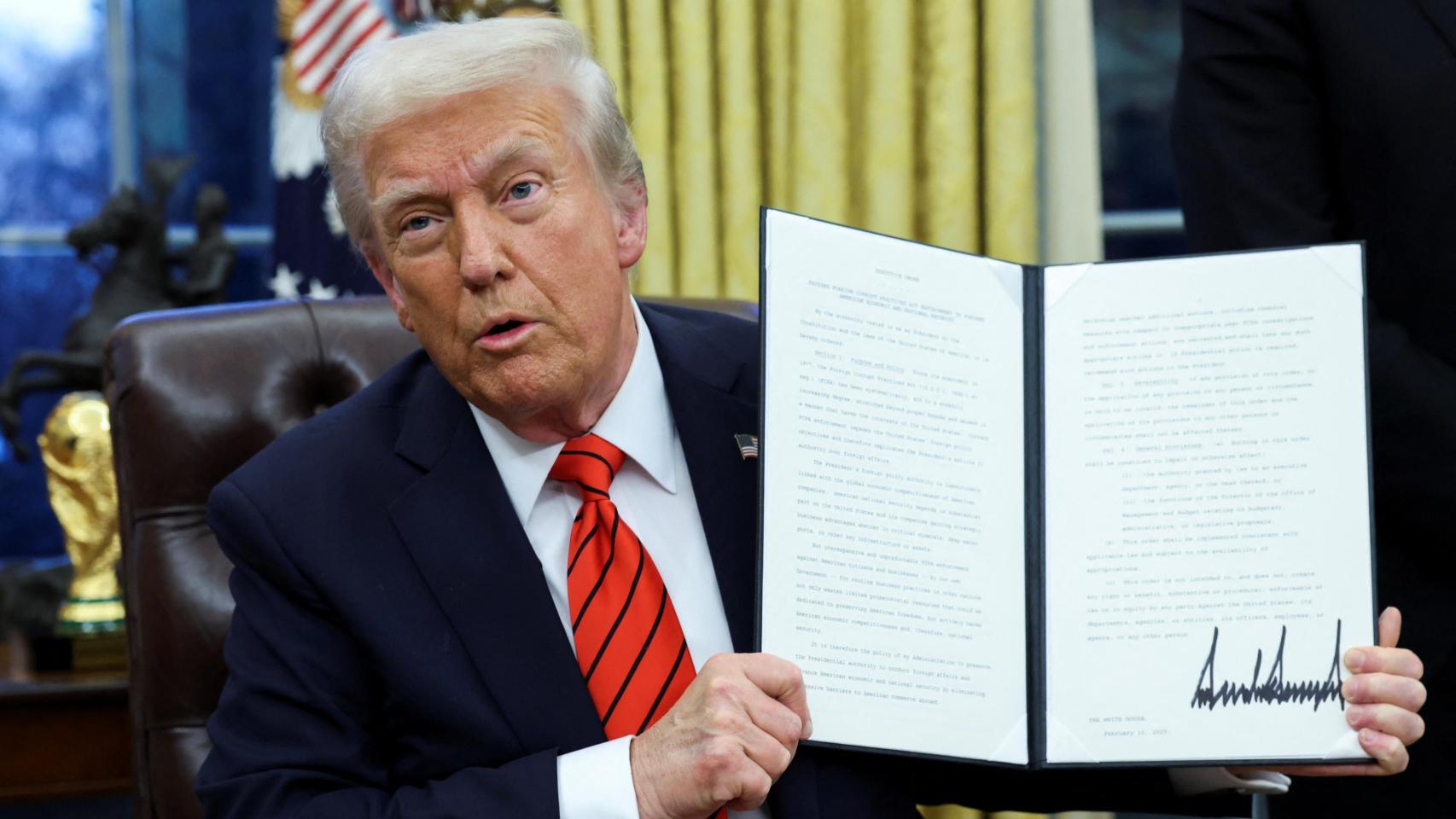 Donald Trump, tras firmar una orden ejecutiva en el Despacho Oval