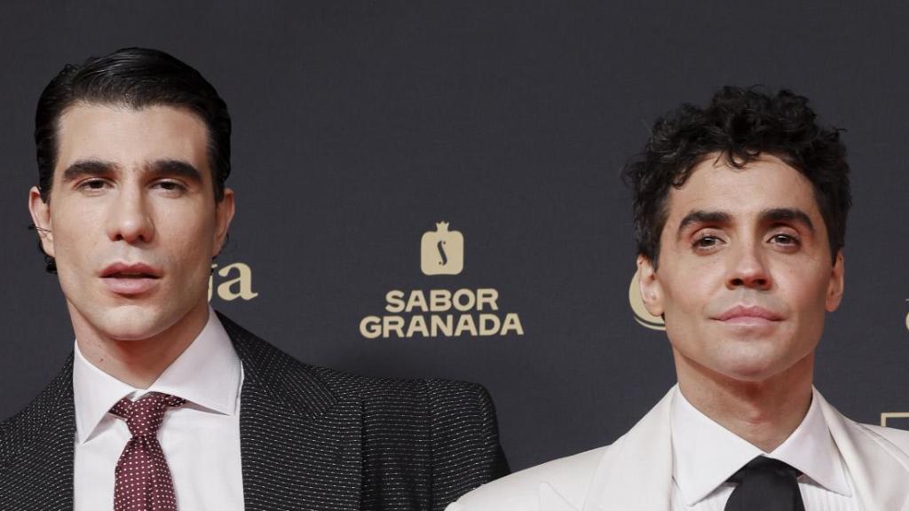 Javier Calvo y Javier Ambrossi en Los Goya 2025.