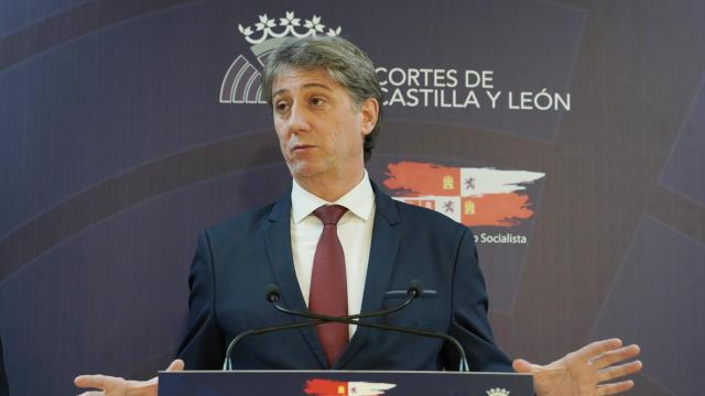 El secretario general del PSOE de Castilla y León, Carlos Martínez, durante la rueda de prensa de este martes