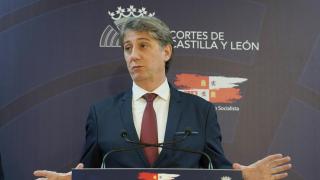 El secretario general del PSOE de Castilla y León, Carlos Martínez, durante la rueda de prensa de este martes