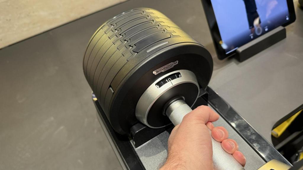 Indicador de peso de las Technogym Connected Dumbbells+