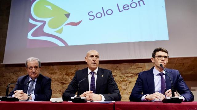 El alcalde de León, José Antonio Diez, durante la presentación del informe jurídico sobre la autonomía para la Región Leonesa, este martes