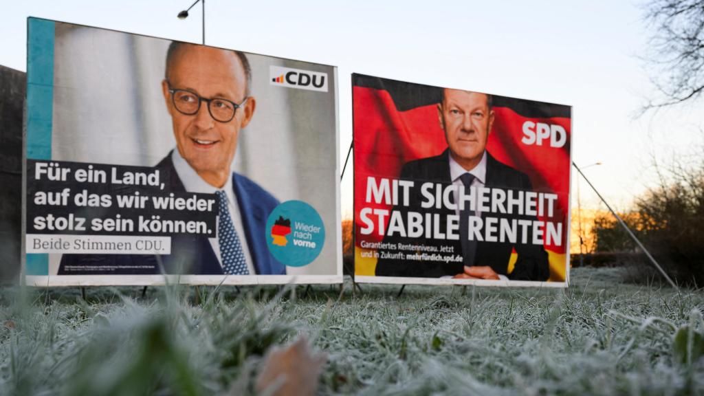 Carteles electorales en Colonia, Alemania.
