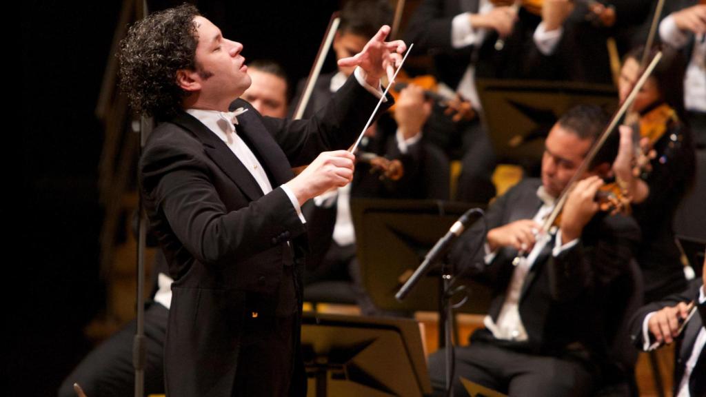 Gustavo Dudamel dirigiendo a la Orquesta Sinfónica Simón Bolívar. Foto: Gerardo Gómez