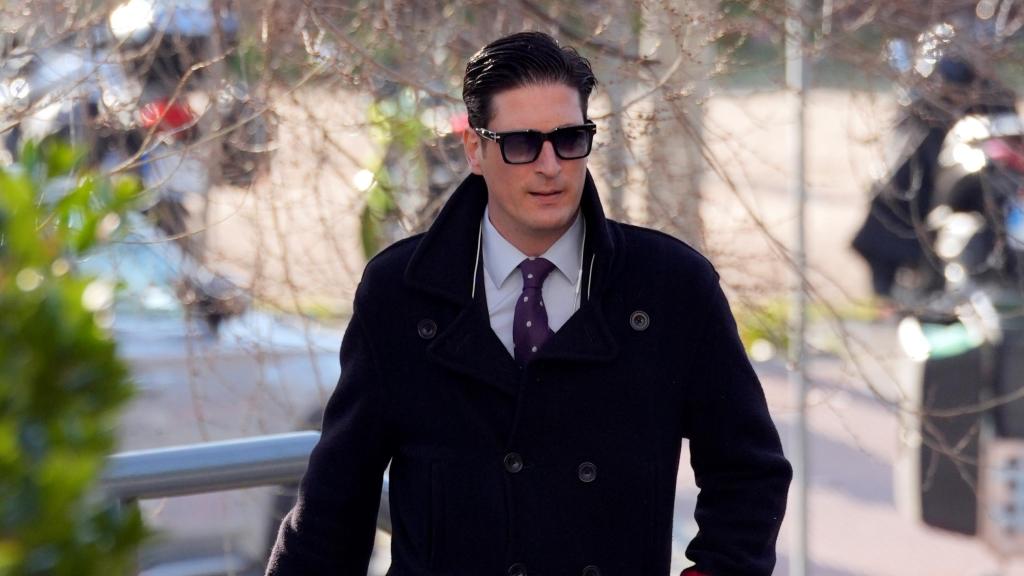 El empresario Luis Medina a su llegada a la Audiencia Provincial de Madrid para asistir como instructor al primer día del juicio por el 'caso de las máscaras'.