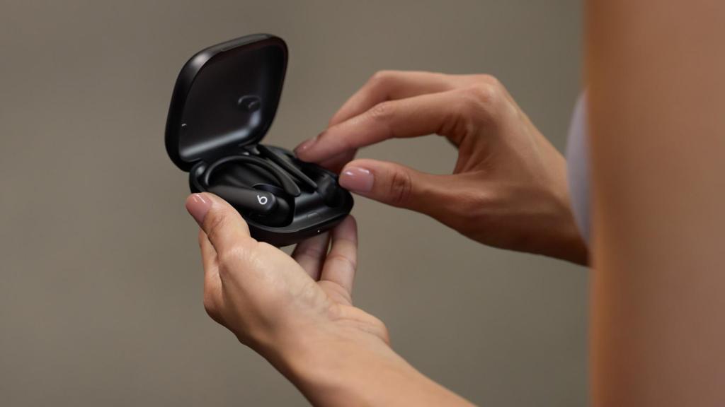 Apple Powerbeats Pro 2 en negro.