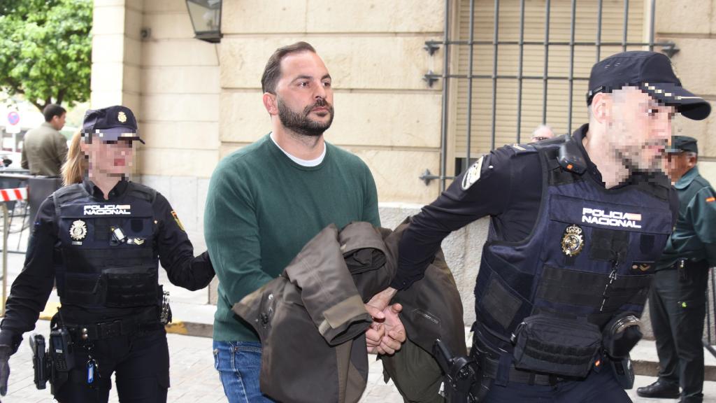 Antonio Tejado, entrando en los juzgados de Sevilla, en marzo de 2024.