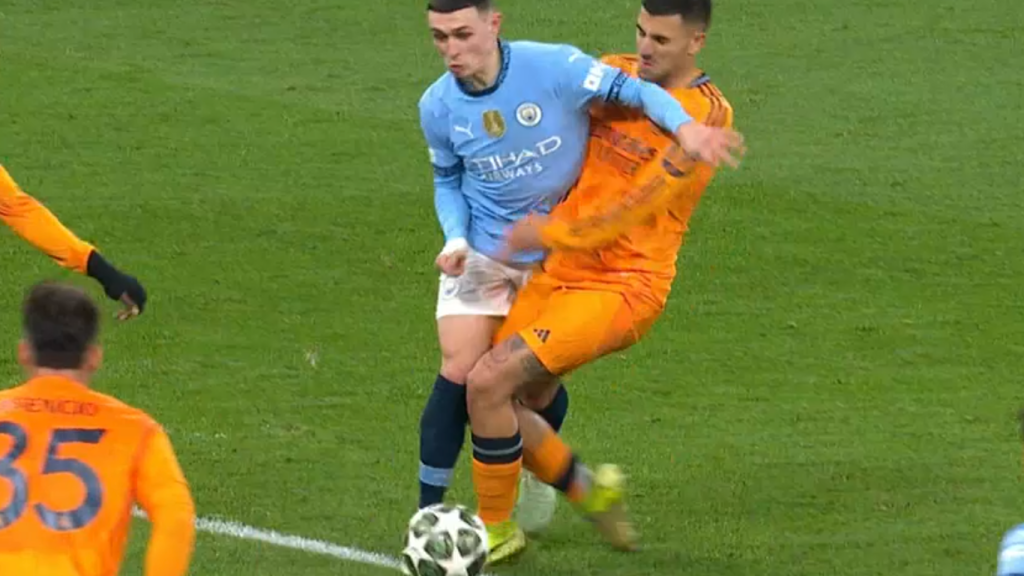 El penalti de Ceballos sobre Foden.