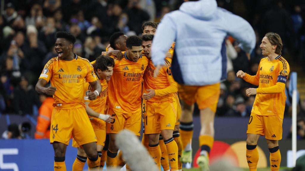 Los jugadores del Real Madrid celebran el gol de Bellingham ante el City.
