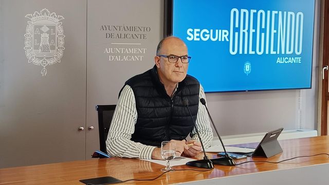 El conejal Manuel Villar
