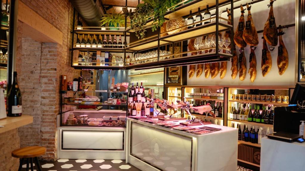 El colmado que forma parte del restaurante.