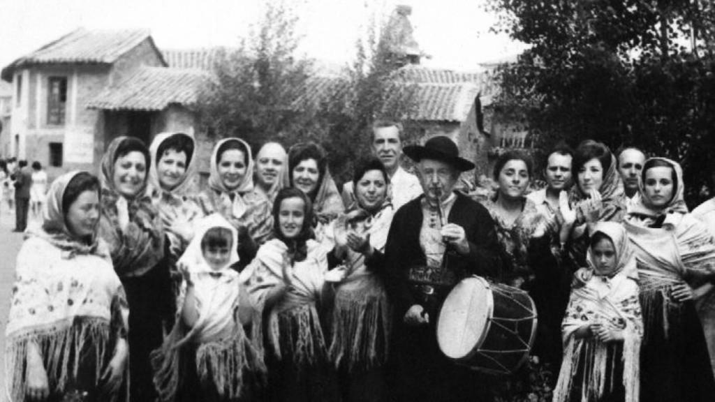 Aquilino Pastor, virtuoso tamboritero maragato nacido a finales del siglo XIX.