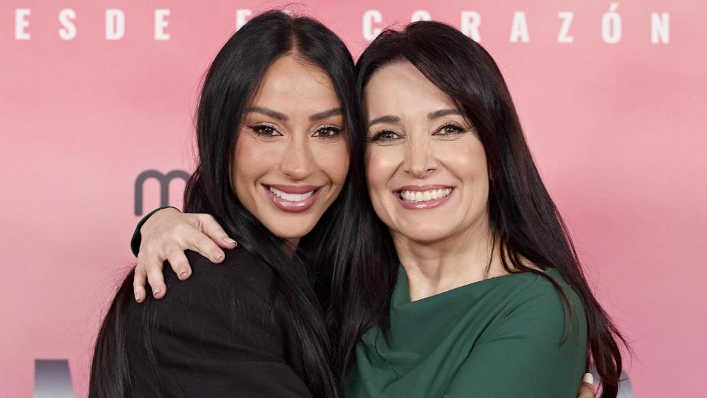 Cruz Sánchez de Lara, muy cariñosa con Aurah Ruiz, la primera invitada de 'Madres: desde el corazón'.