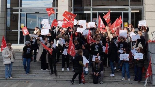 Concentración de la plantilla del Servicio de Emergencias del 112 de Castilla-La Mancha en la Consejería de Hacienda y Administraciones Públicas. Foto: EP.