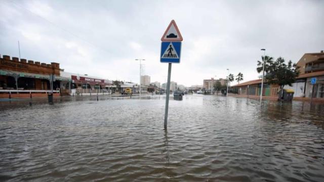 Imagen de archivo de una calle inundada en Jávea (Alicante) durante una DANA en 2020.