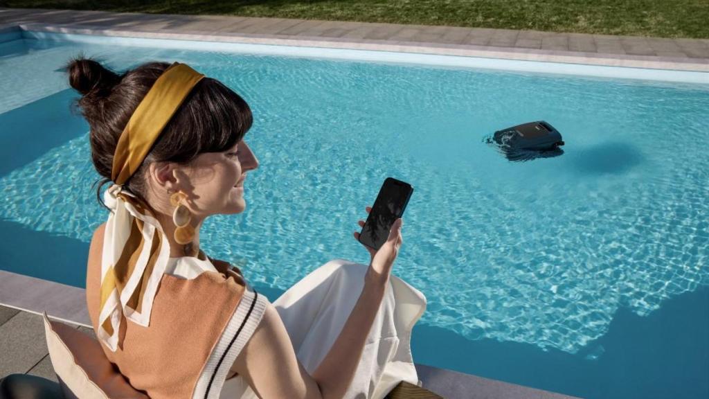 Llega el primer robot limpiafondos de piscina 5 en 1 con IA: sé el primero en conseguirlo con descuento