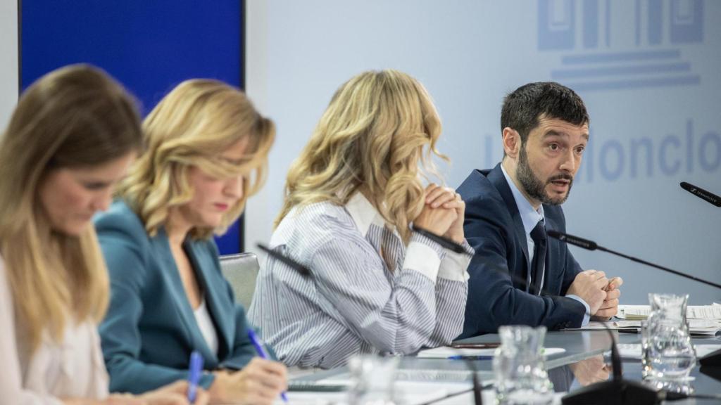 El ministro de Derechos Sociales, Consumo y Agenda 2030, Pablo Bustinduy, durante la rueda de prensa tras el Consejo de Ministros.