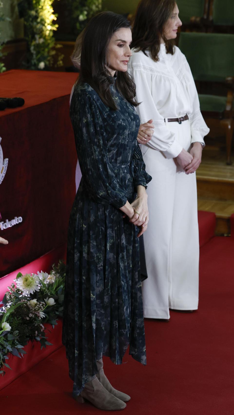 La Reina, con vestido de la firma &Other Stories.