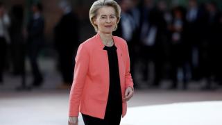 Ursula von der Leyen, presidenta de la Comisión Europea, a su llegada a París para una cumbre sobre IA.