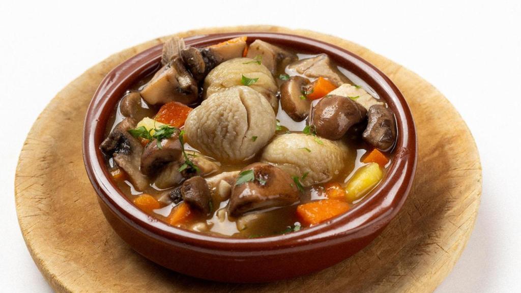 Tapa Guiso de cerdo con setas y castañas (Nómade).