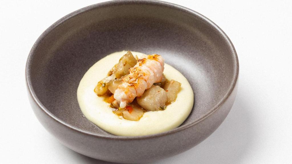 Repollo, papada de cerdo celta y cigala (Oca Puerta del Camino).