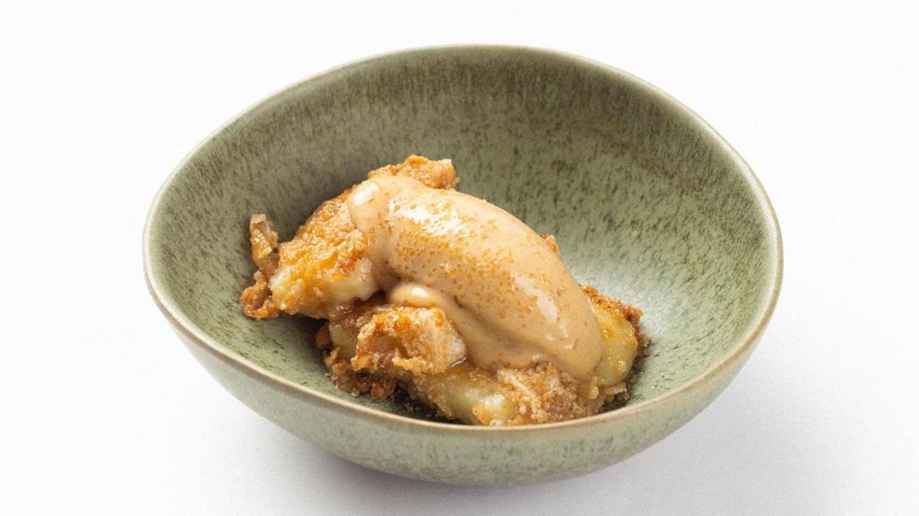 Leche frito con helado de turrón (Corrosco).