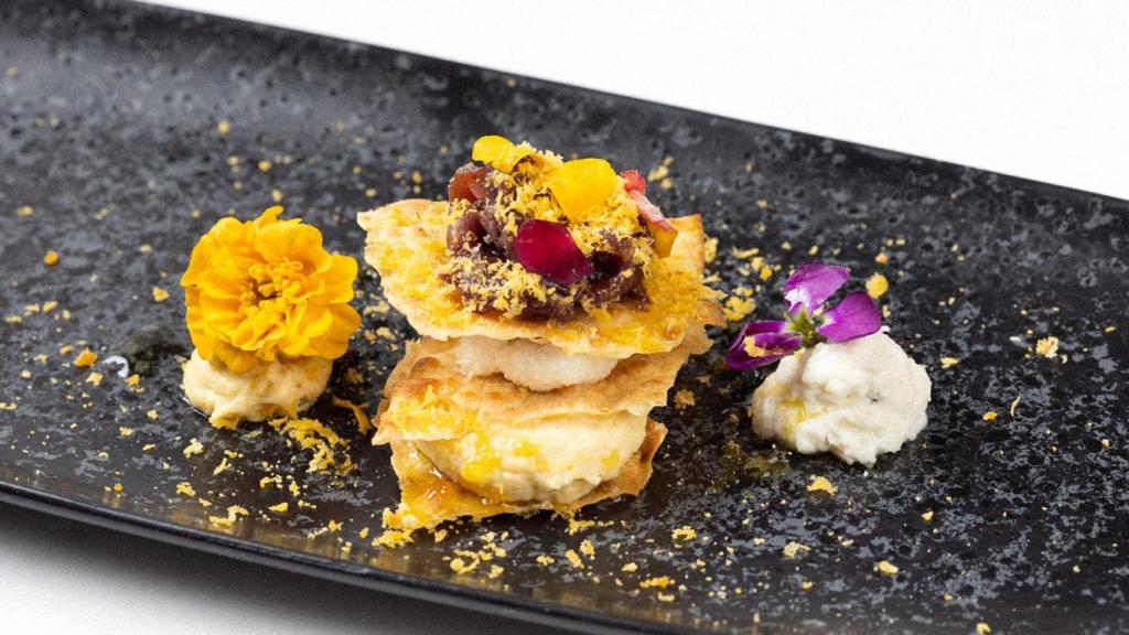 Milhojas de bacalao con cebolla caramelizada (Sessanta & Novanta).