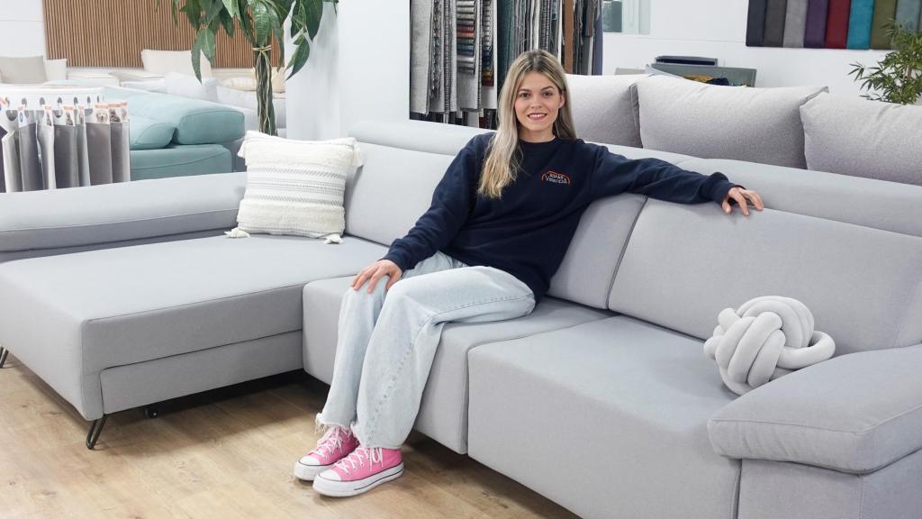 Ana en el sofá Lugo