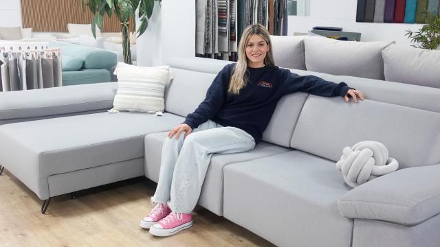 Ana en el sofá Lugo