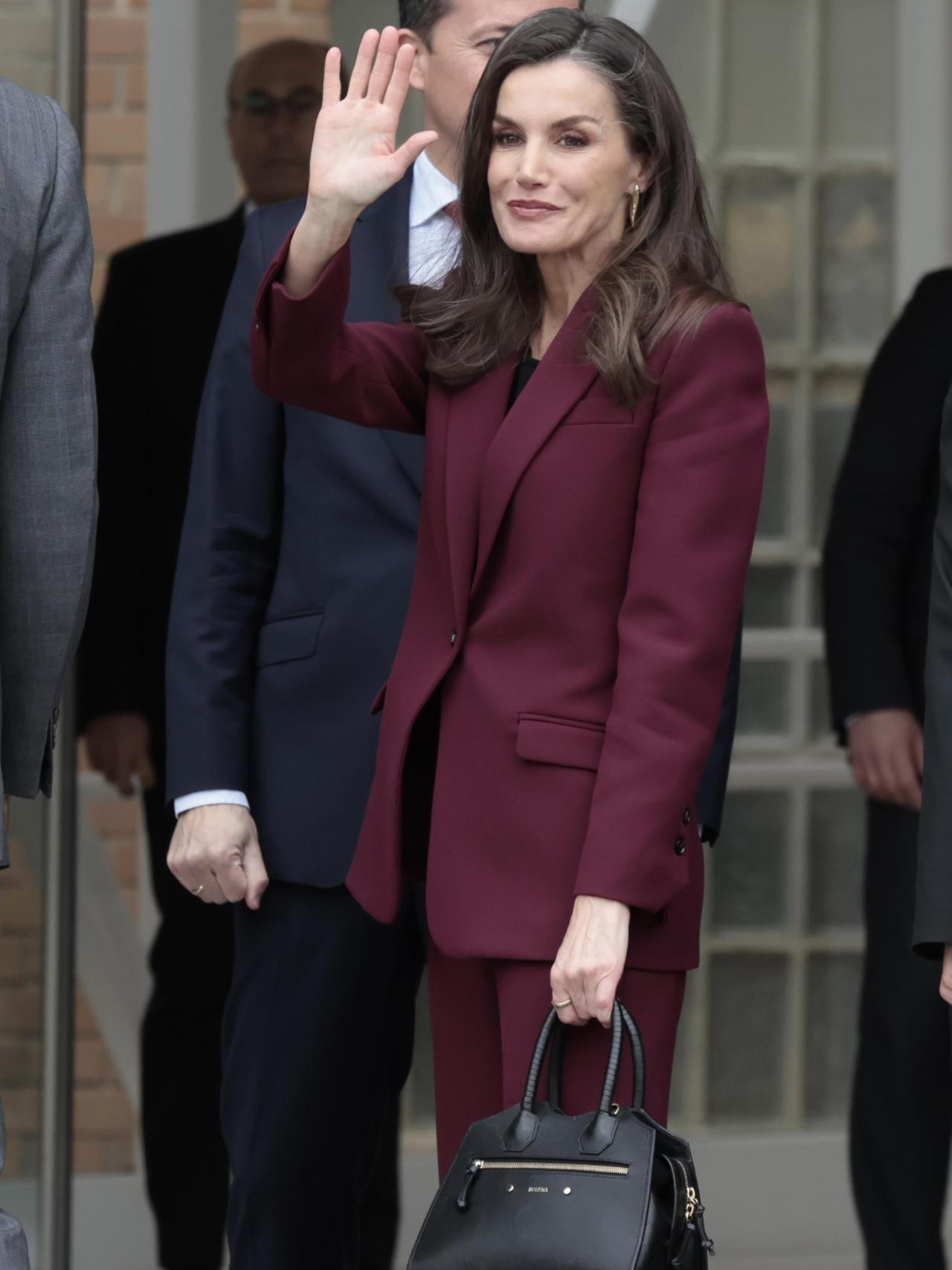 Detalle del estilismo elegido por la reina Letizia.