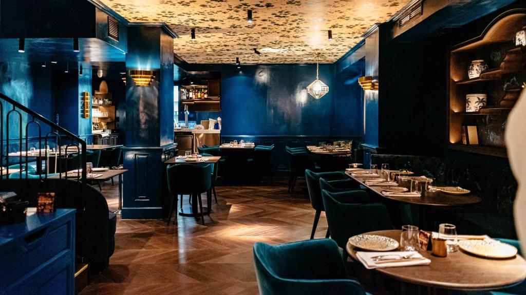 Issei en la calle Génova.