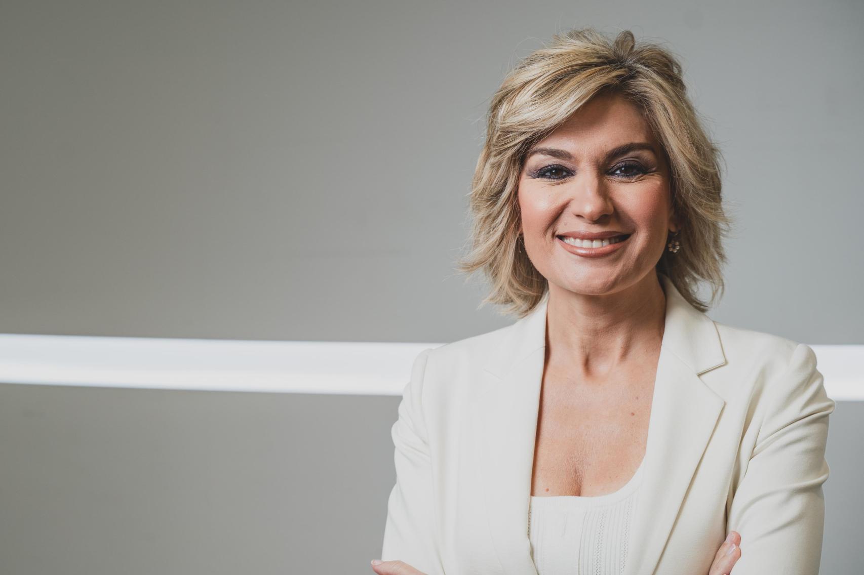 La periodista Sandra Golpe será la encargada de presentar la gala de 'Las Top 100 Mujeres Líderes'.