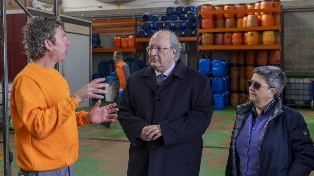 El presidente del Consejo Económico y Social de Castilla y León, Enrique Cabero, realiza una visita institucional a las instalaciones de la Sociedad Cooperativa de Iniciativ (1)