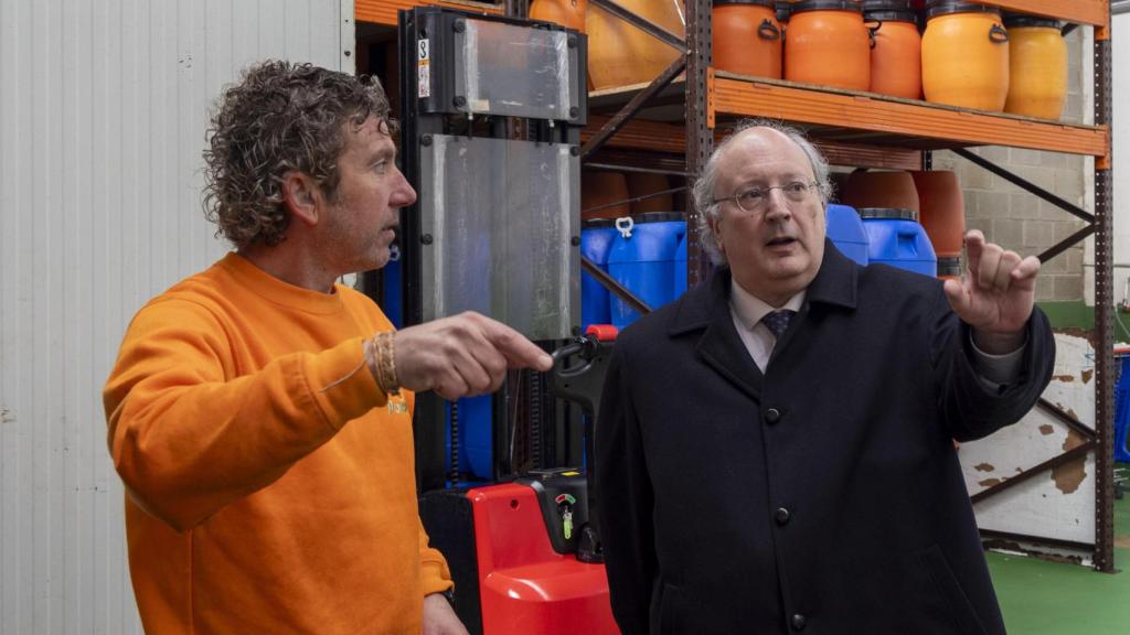 El presidente del Consejo Económico y Social de Castilla y León, Enrique Cabero, realiza una visita institucional a las instalaciones de la Sociedad Cooperativa de Iniciativ (