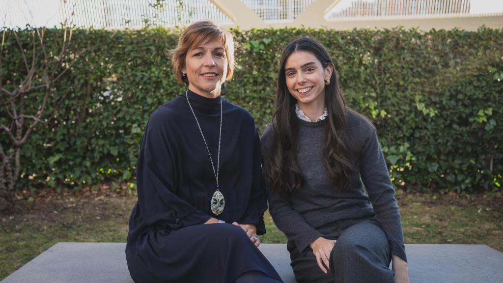 Mentora y 'mentee' posan para ENCLAVE ODS.