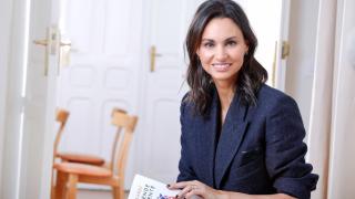 ana-ibanez-con-su-libro