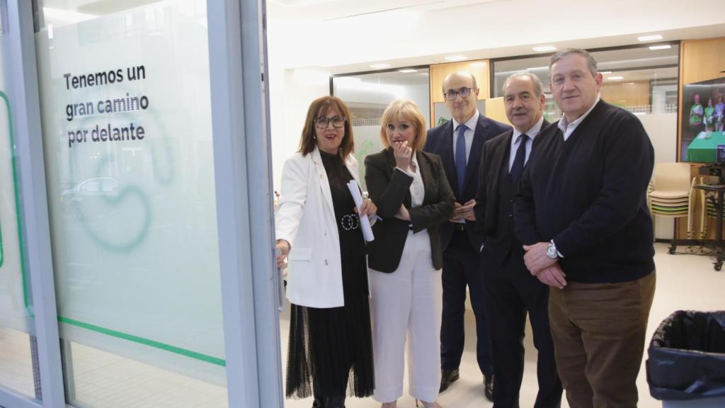 La consejera de industria, Leticia García , asiste a la inauguración de la nueva sede de la asociación española contra el cáncer (3)