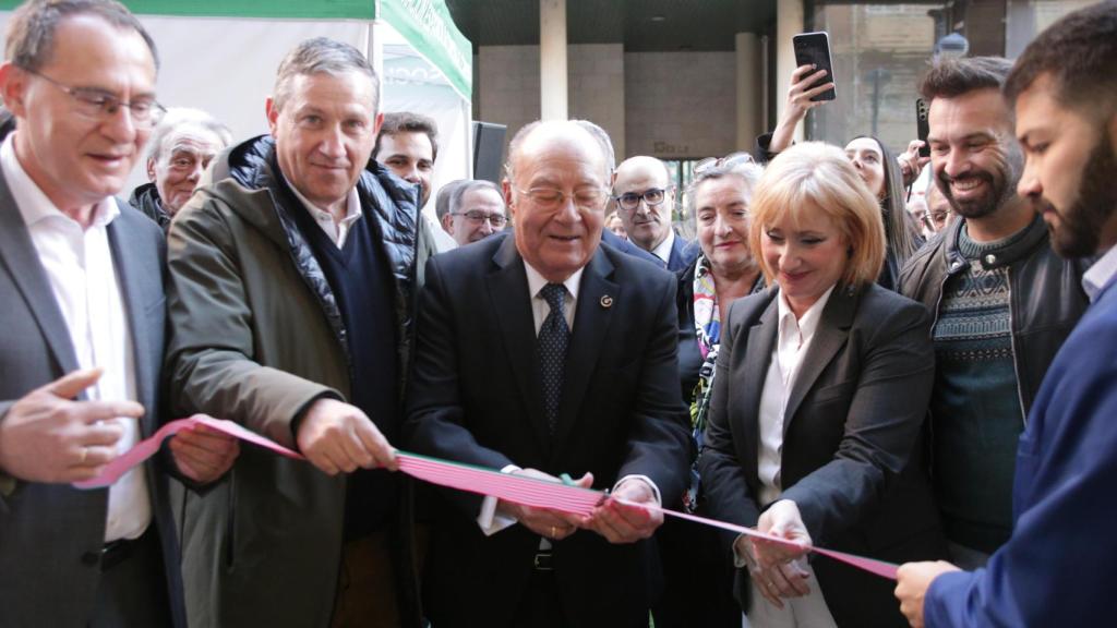 La consejera de industria, Leticia García , asiste a la inauguración de la nueva sede de la asociación española contra el cáncer (1)
