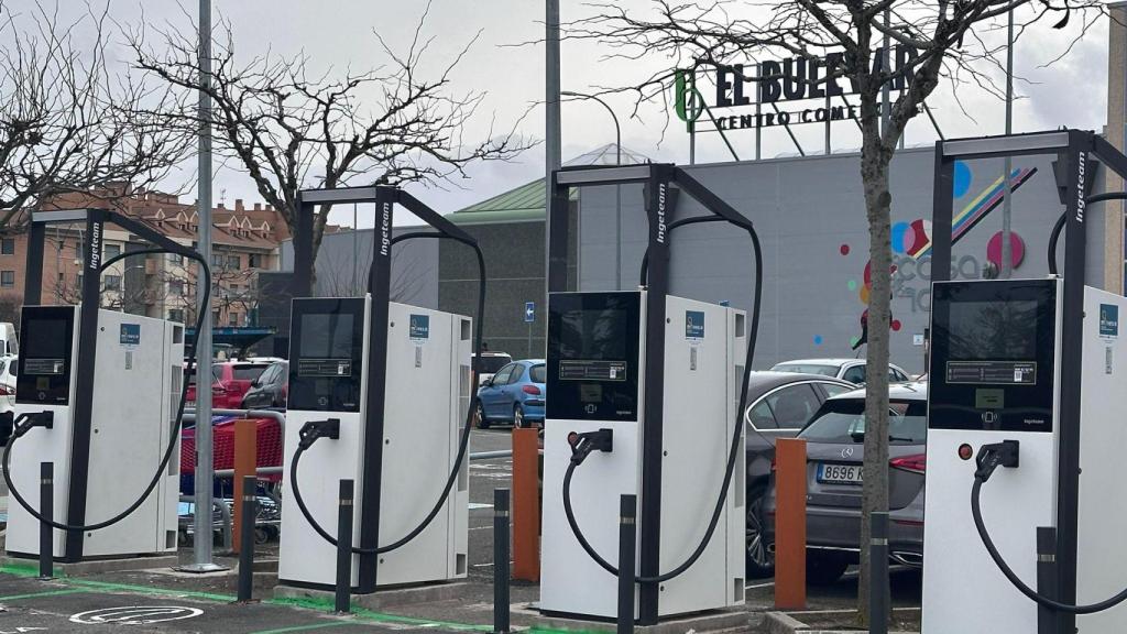 Nuevos puntos de recarga de Iberdrola en el centro comercial El Bulevar
