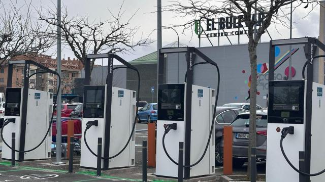 Nuevos puntos de recarga de Iberdrola en el centro comercial El Bulevar