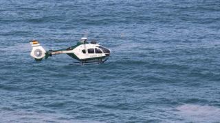 Un helicóptero de la Guardia Civil realizando las labores de búsqueda para dar con el paradero de Javier