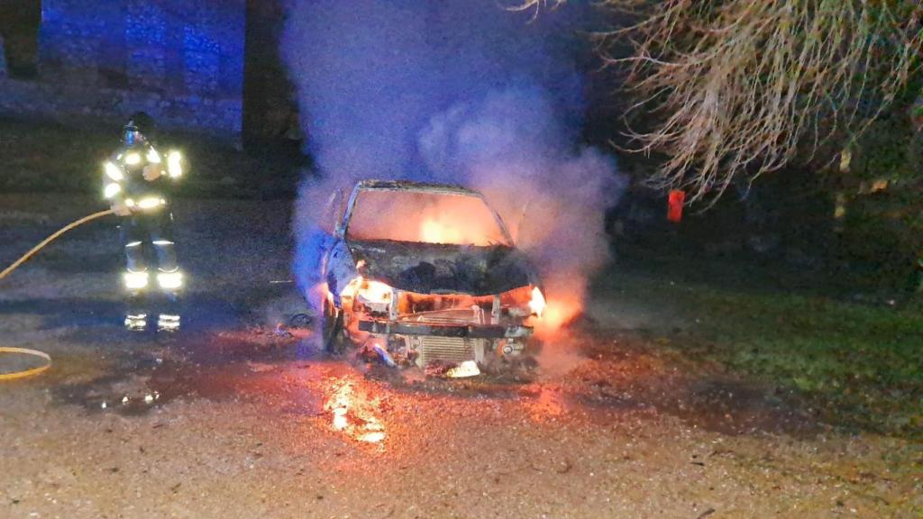 El impactante estado del vehículo tras ser devorado por las llamas