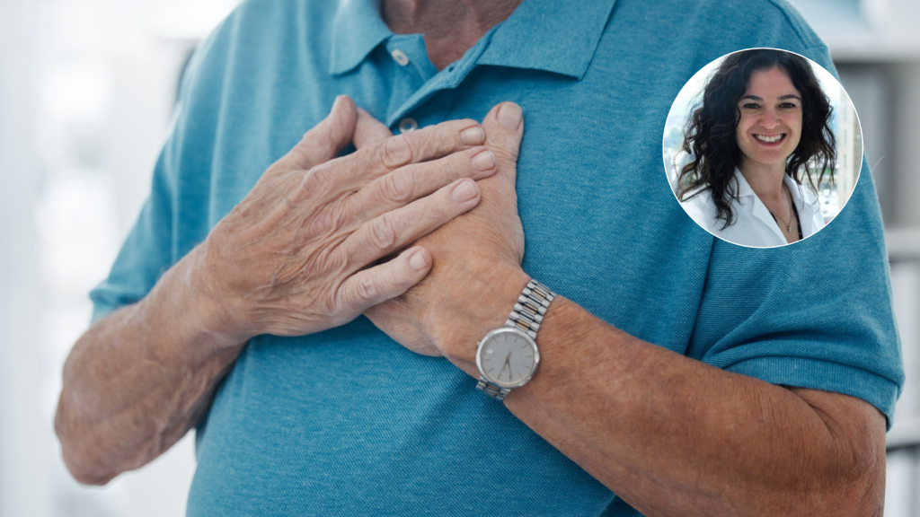 Un hombre con dolor en el pecho.
