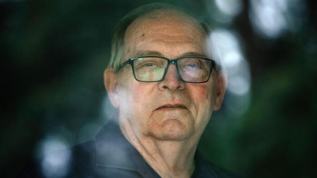 Doug Whitney heredó una mutación que ha causado que muchos de sus familiares desarrollen alzhéimer a los 50 años.