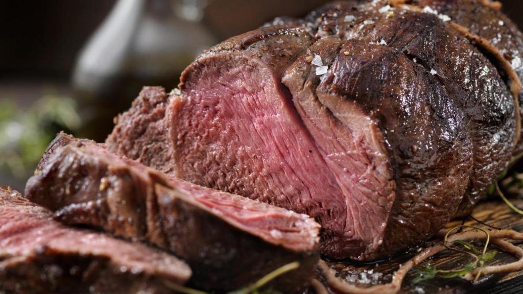 Un trozo de carne a la brasa.