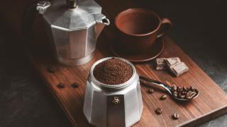 Mi vecina hacía el café más rico que he probado jamás: en cafetera italiana y con este truco que casi nadie conoce