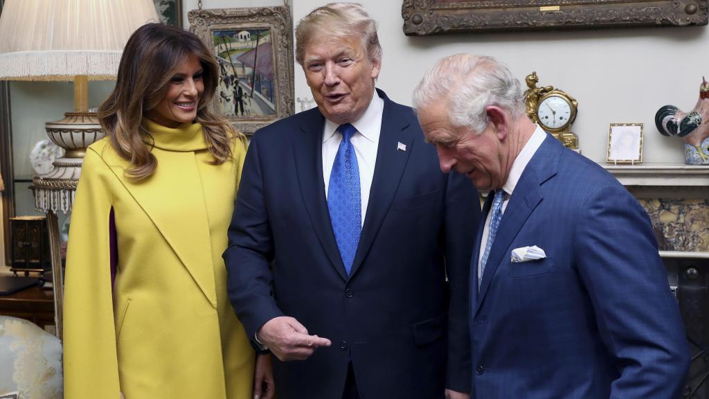 Donald Trump y Melania junto a Carlos III en Londres. Diciembre de 2019.