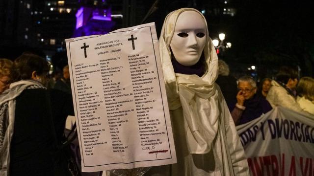 Imagen de archivo de una manifestante durante el 25N de 2024.