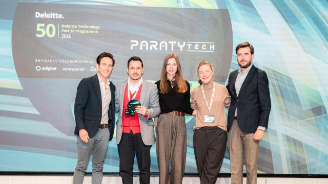 Miguel Pretel, CFO de Paraty Tech y Data Seekers, recogiendo la distinción que le concedieron en febrero.